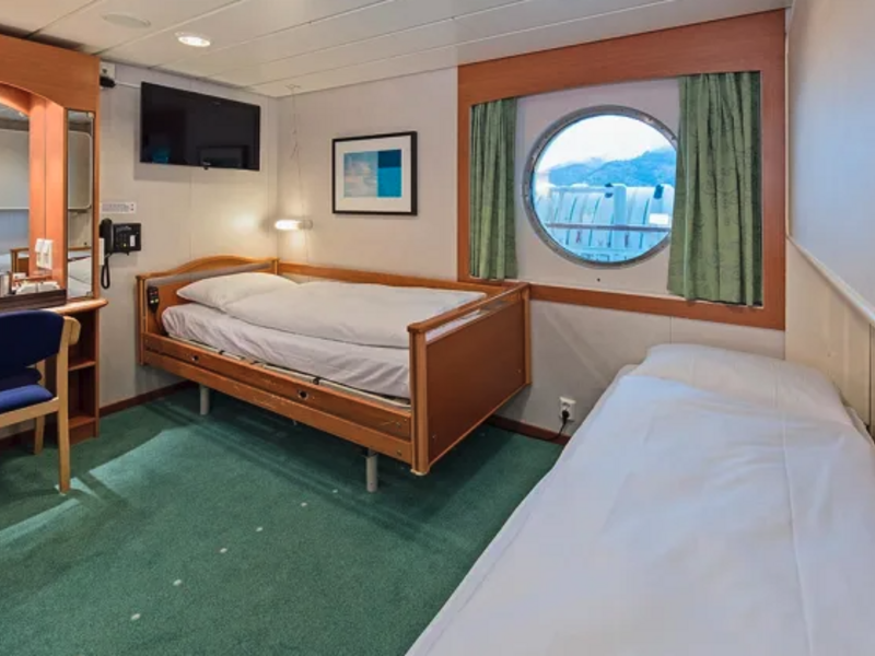 Arctic Superior | Wheelchair accessible cabin for 3 travellers